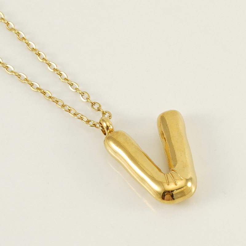 Or / Collier avec pendentif pour femme en acier inoxydable plaqué or 18 carats avec lettre V simple série 1 pièce Image22